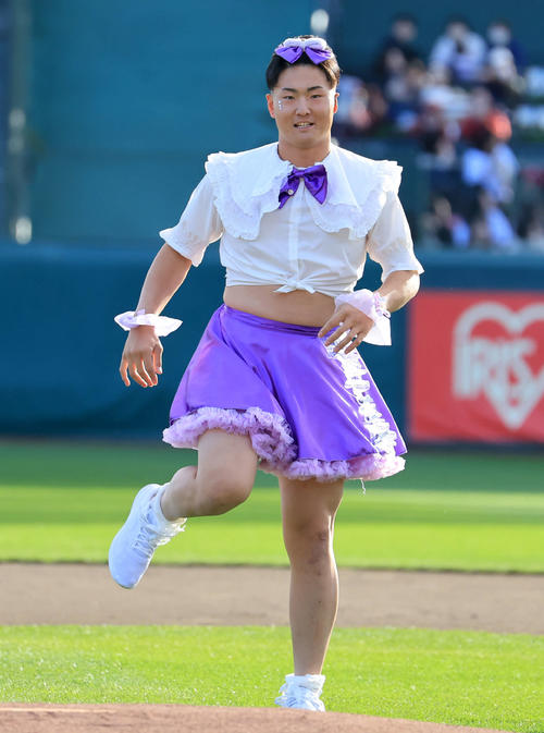 楽天ファン感謝祭で、アイドルパフォーマンスをかわいく披露した日当（撮影・浅見桂子）