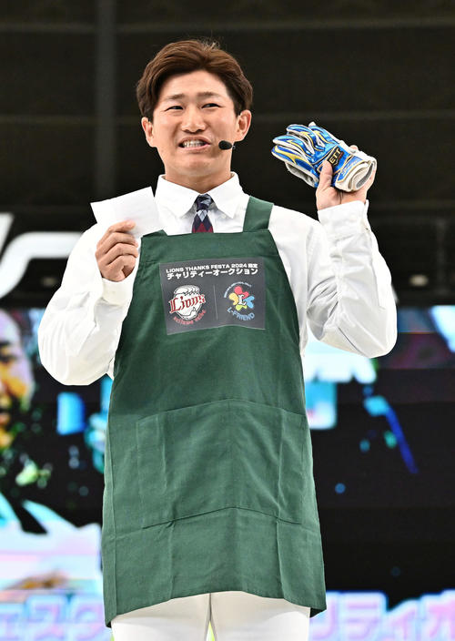オープニングでファンに話すジャパネット野村こと西武野村大（撮影・滝沢徹郎）