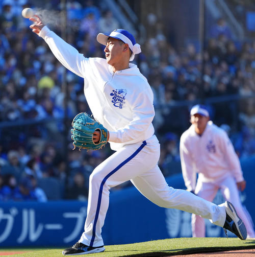 紅白戦で投手を務めるDeNA松尾（撮影・横山健太）