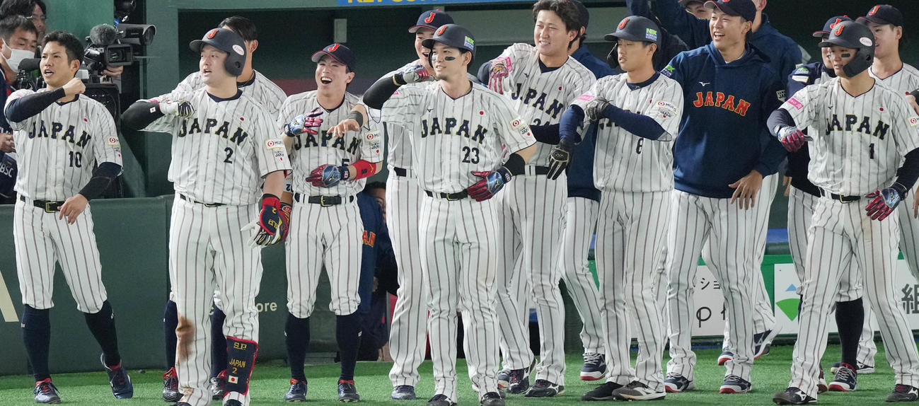 日本の選手ら（2024年11月22日撮影）