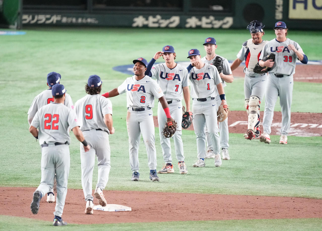 ベネズエラ対米国
ベネズエラに勝利し喜ぶ米国ナイン（撮影・鈴木みどり）