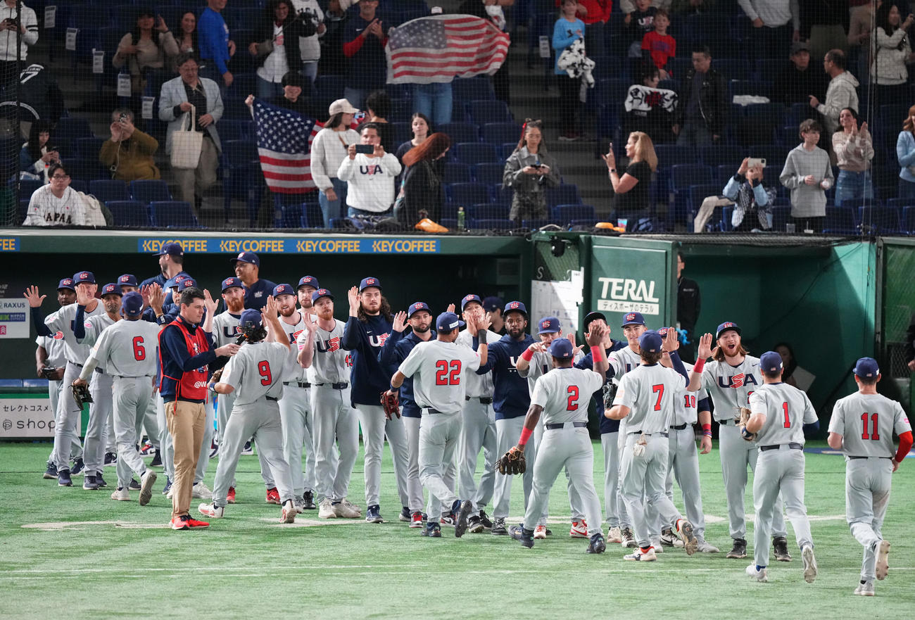 ベネズエラ対米国
ベネズエラに勝利し喜ぶ米国ナイン（撮影・鈴木みどり）