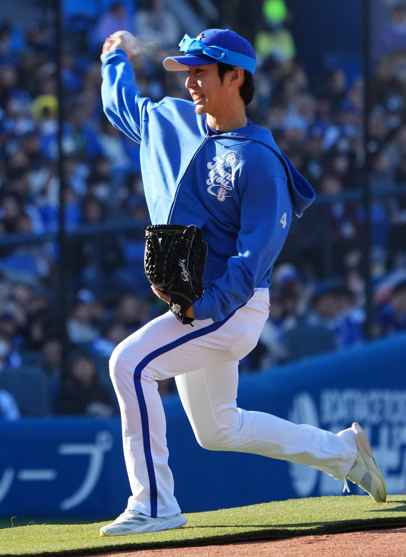 紅白戦で投手を務めるDeNA度会（撮影・横山健太）