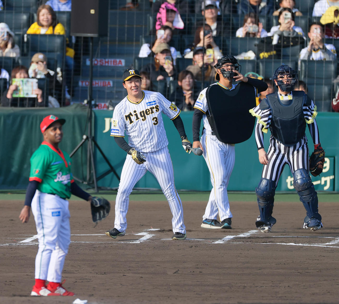 阪神大山ファン感謝デーで安打を放つ（撮影・上山淳一）