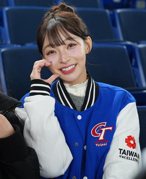 プレミア12】世界的人気チアのリン・シャン来場にファン歓喜「写真撮っ