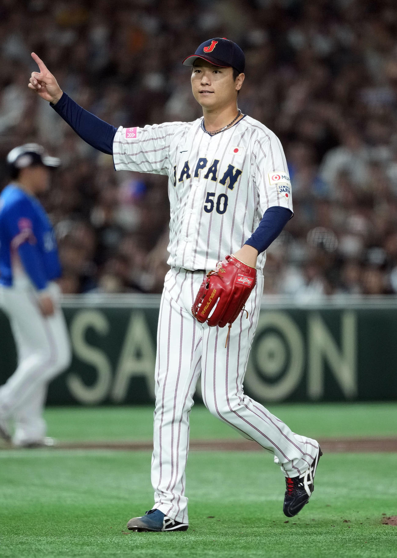 日本対台湾　5回表台湾2死二、三塁、江坤宇を空振り三振に打ち取り無失点に抑えた清水（撮影・たえ見朱実）