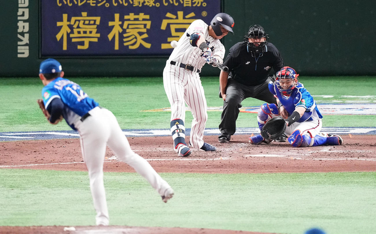 日本対台湾　3回裏日本2死一塁、右飛に倒れる清宮。投手江国豪（撮影・鈴木みどり）