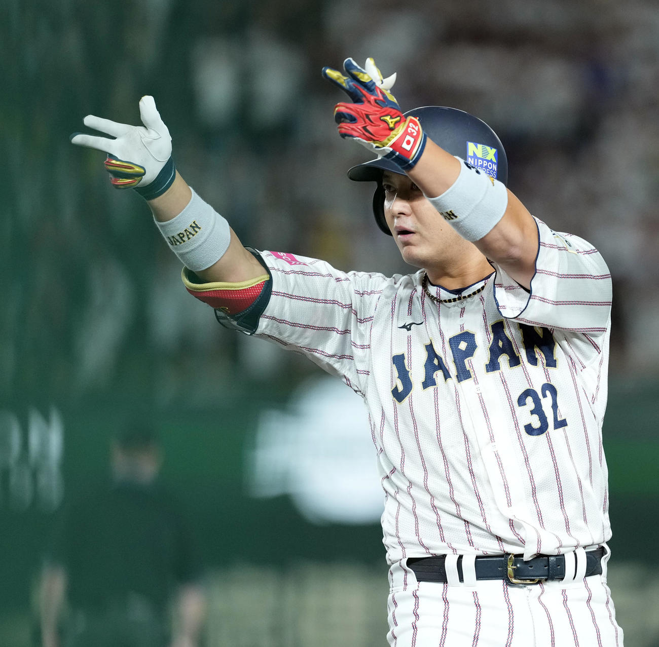 日本対台湾　6回裏日本1死一塁、左前打を放った佐藤都（撮影・たえ見朱実）