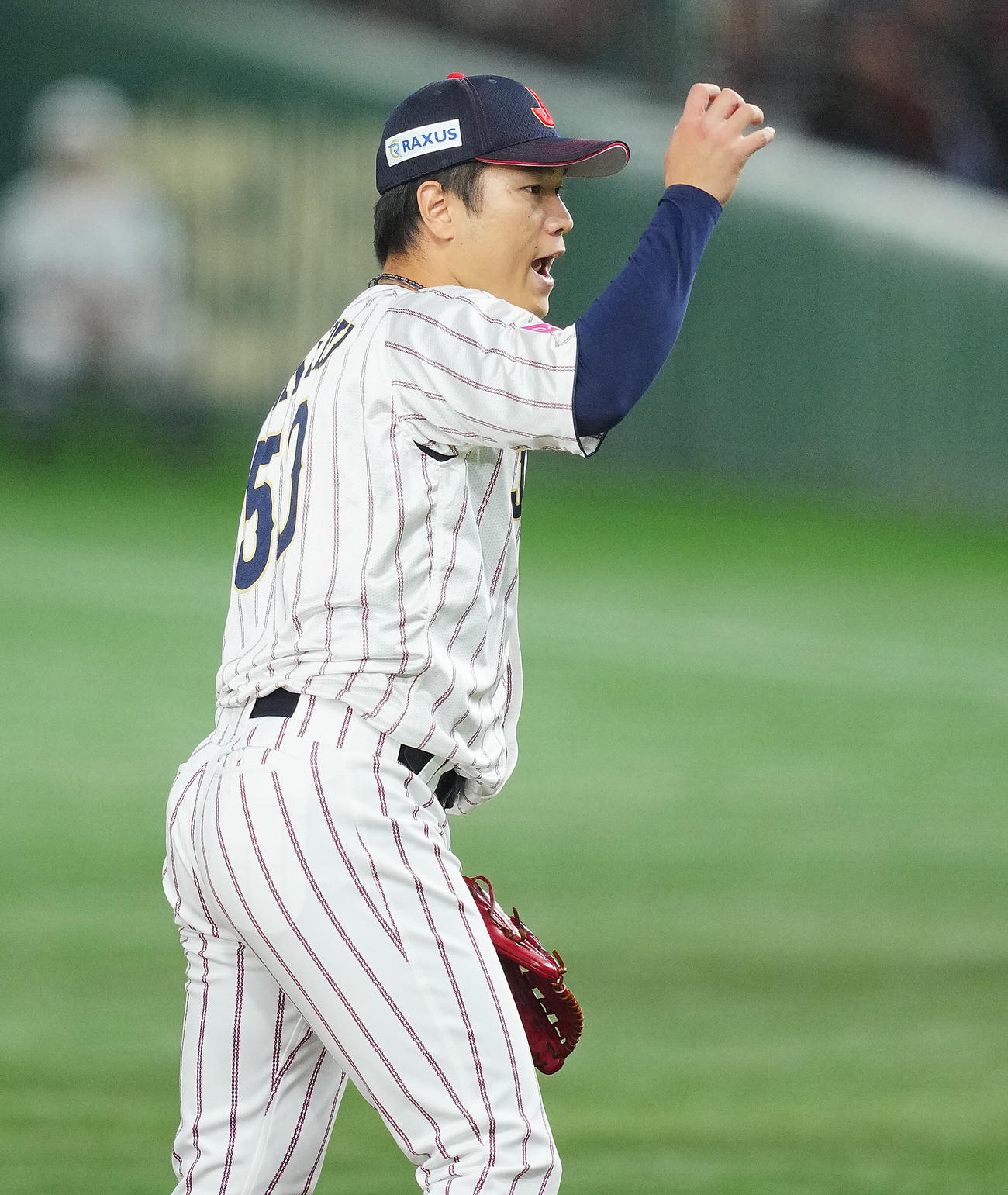 日本対台湾　5回表台湾2死二、三塁、江坤宇を空振り三振に仕留め雄たけびをあげる清水（撮影・垰建太）