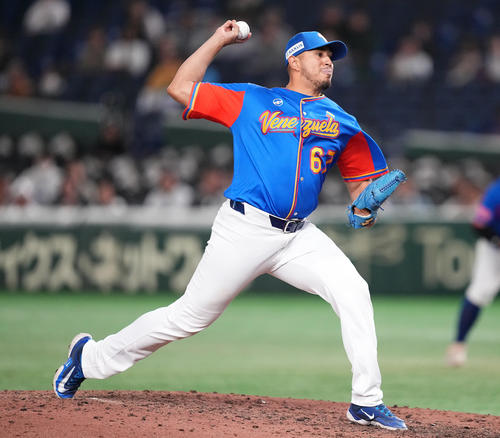 ベネズエラ対米国　9回表から8番手で登板したベネズエラのフランコ（撮影・鈴木みどり）