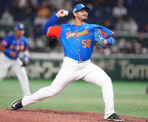 ベネズエラ対米国　4回裏から3番手で登板したベネズエラのN・ロドリゲス（撮影・鈴木みどり）