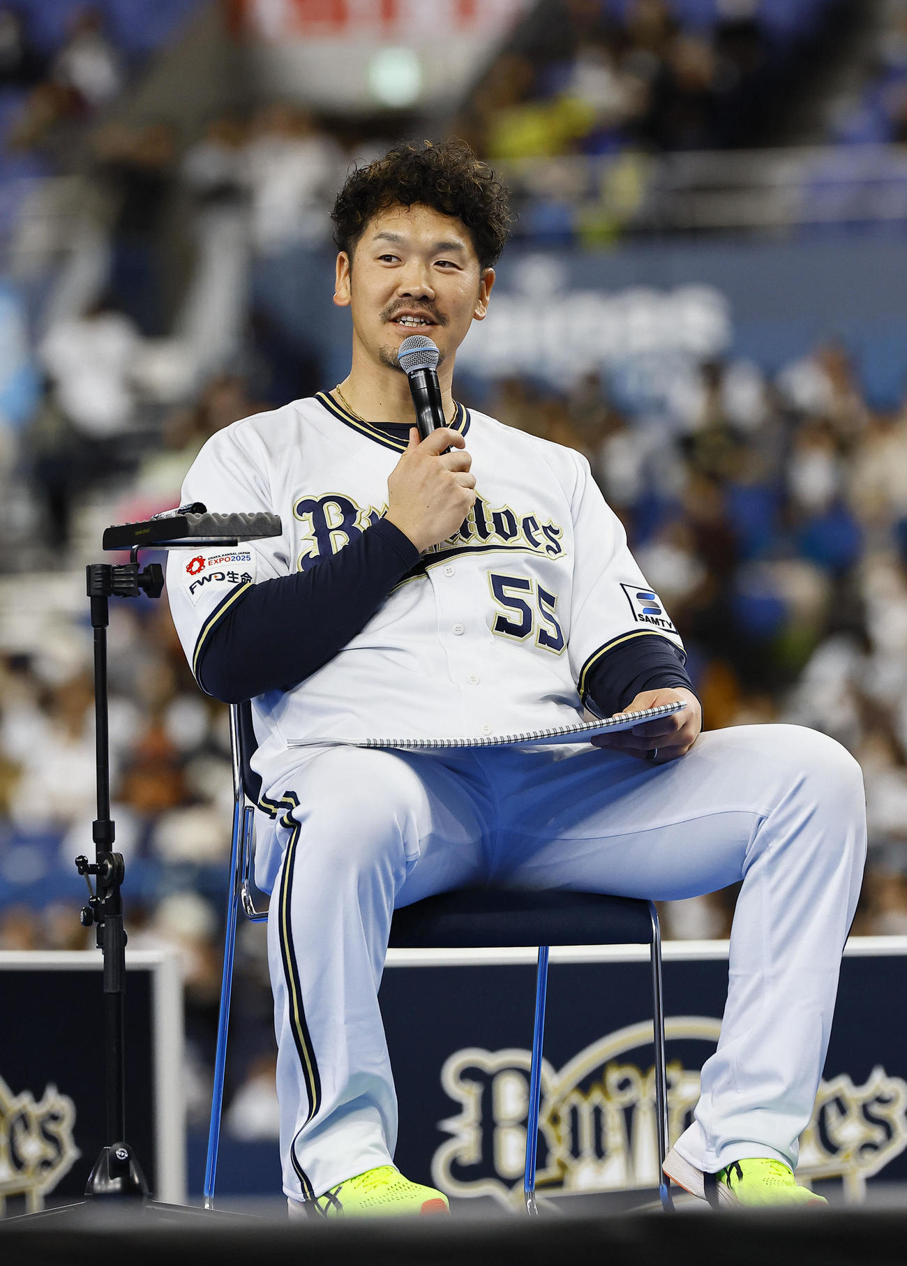 ファン感謝デーでトークショーをするオリックスを引退したT－岡田（撮影・藤尾明華）