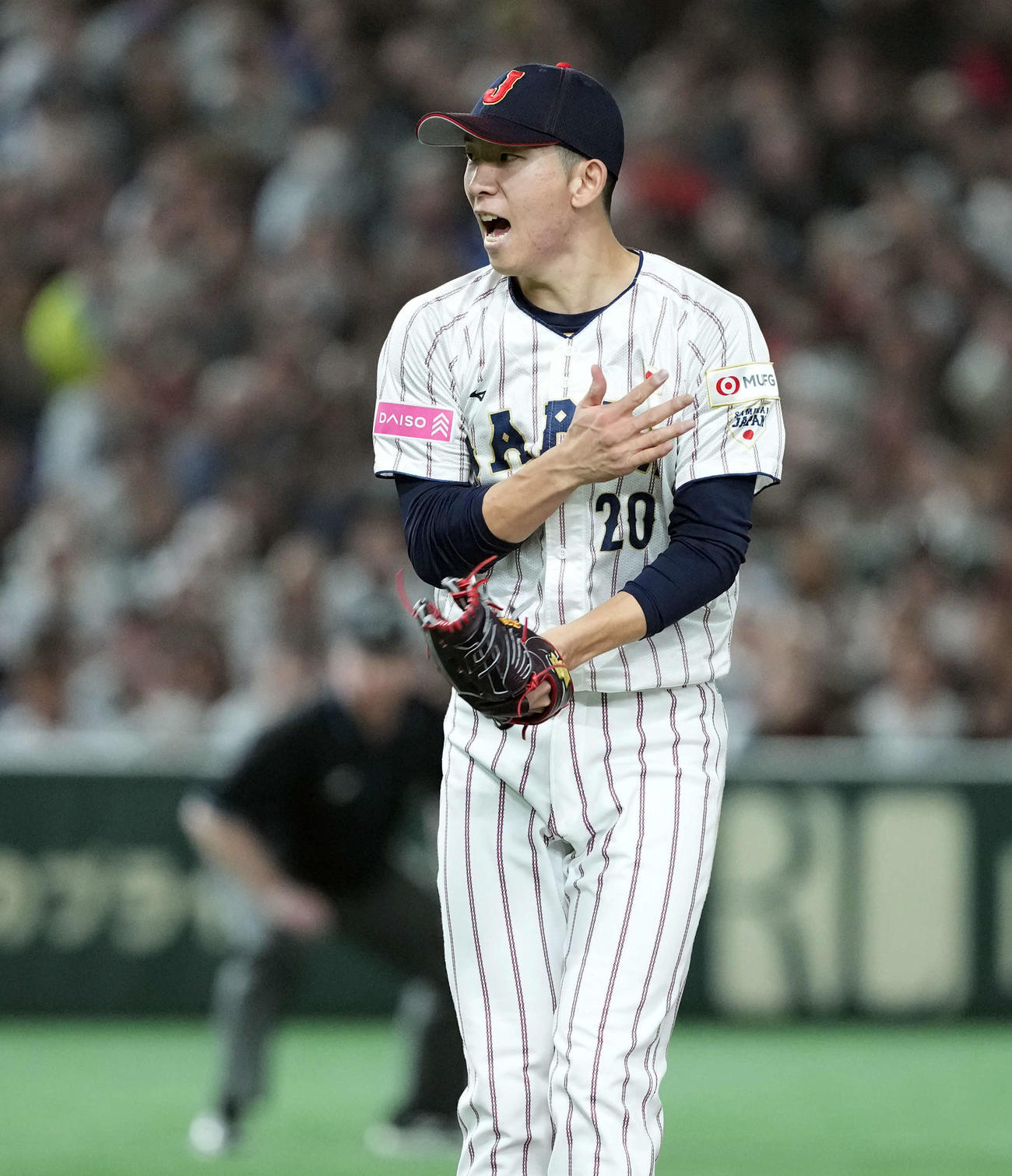 日本対台湾　初回を無失点に抑えほえる日本の先発戸郷（撮影・たえ見朱実）