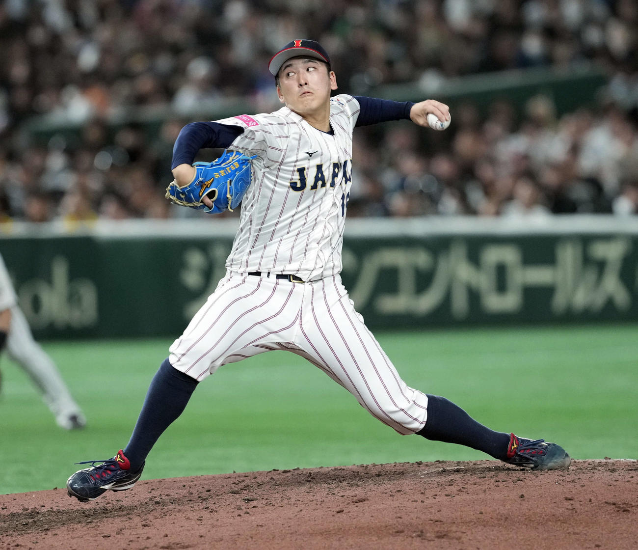 日本対台湾　6回からマウンドに上がった日本隅田（撮影・たえ見朱実）
