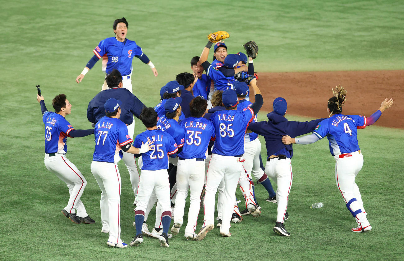日本対台湾　日本に勝利し、歓喜する台湾の選手たち（撮影・河田真司）