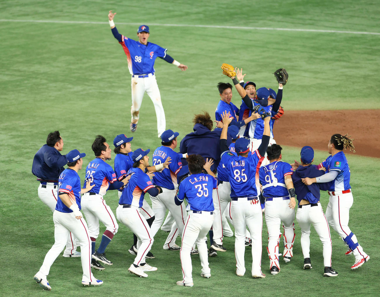 日本対台湾　日本に勝利し、歓喜する台湾の選手たち（撮影・河田真司）