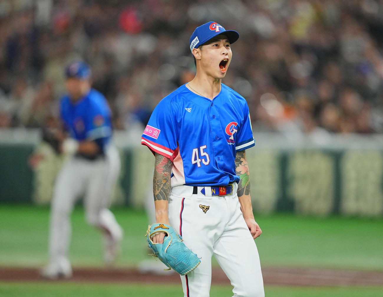 日本対台湾　1回裏日本の攻撃を無失点に抑え雄たけびをあげる台湾先発の林■（■は日の下に立）■（■は王ヘンに民）（撮影・垰建太）