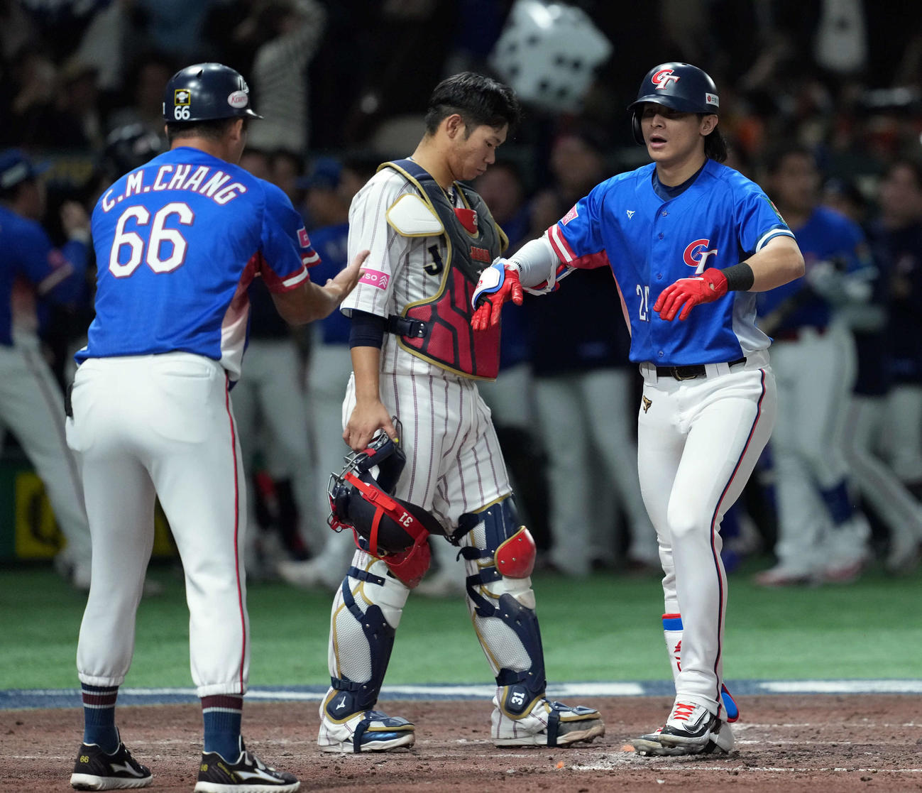 日本対台湾　5回表台湾1死一、二塁、3点本塁打を放った陳傑憲（撮影・たえ見朱実）
