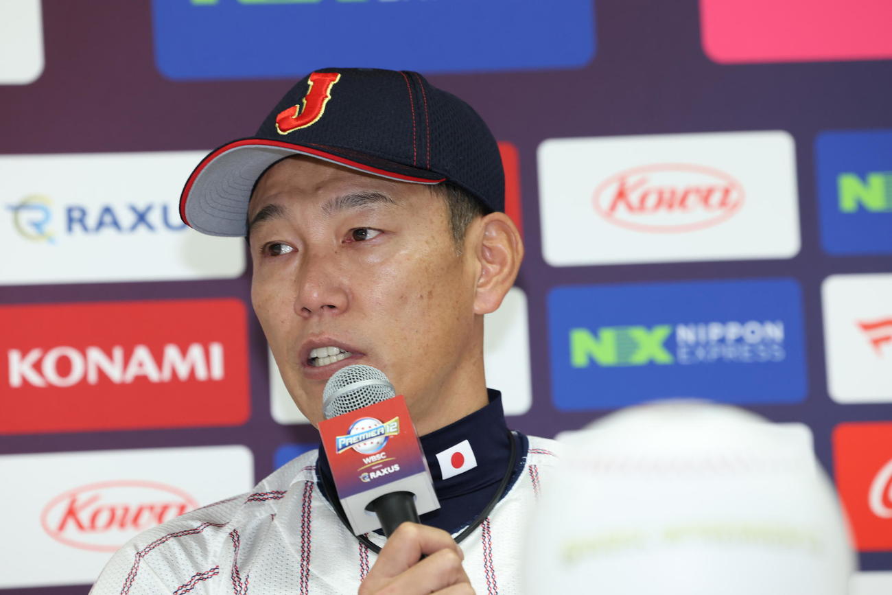 日本対台湾　試合後会見に臨む井端弘和監督（撮影・河田真司）