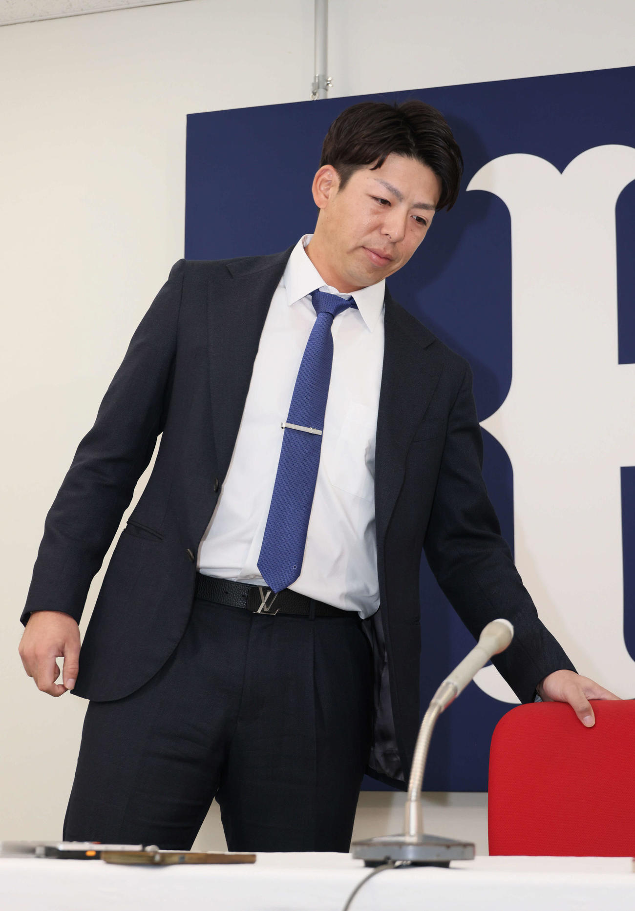 契約更改を終え、会見した野間（撮影・加藤孝規）