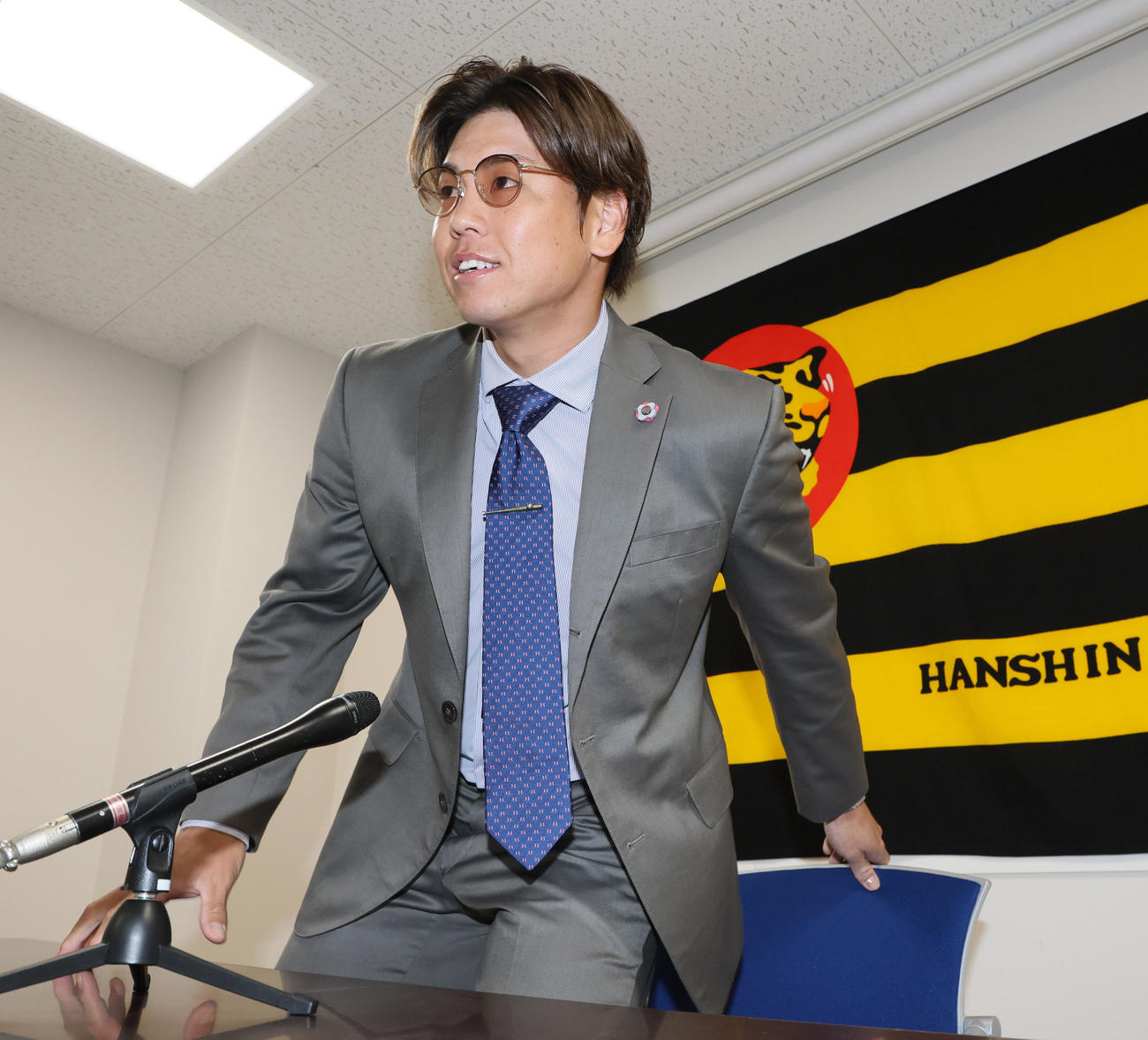 契約更改を終え会見を行う梅野（撮影・加藤哉）