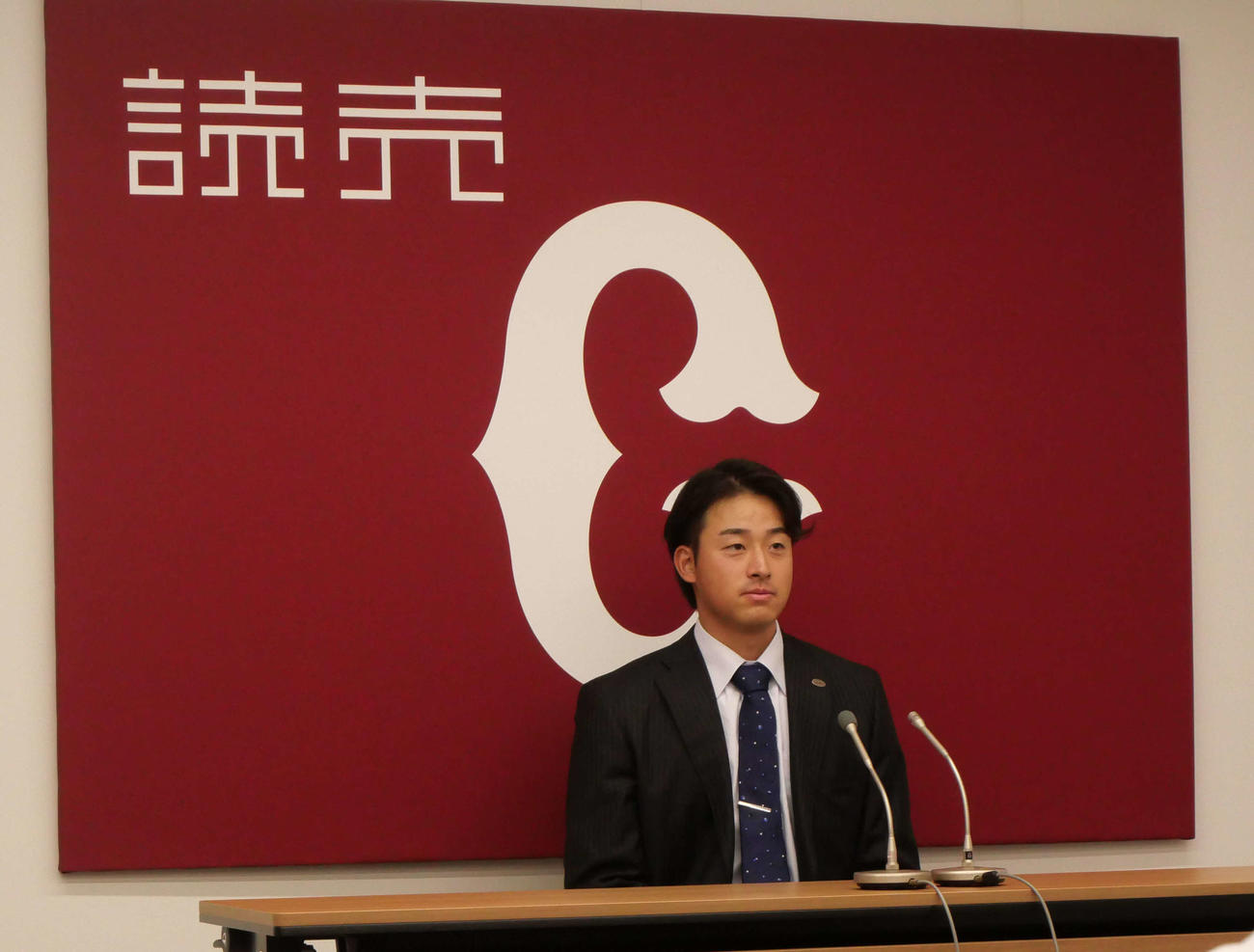 契約更改交渉後、会見する巨人堀田（撮影・上田悠太）
