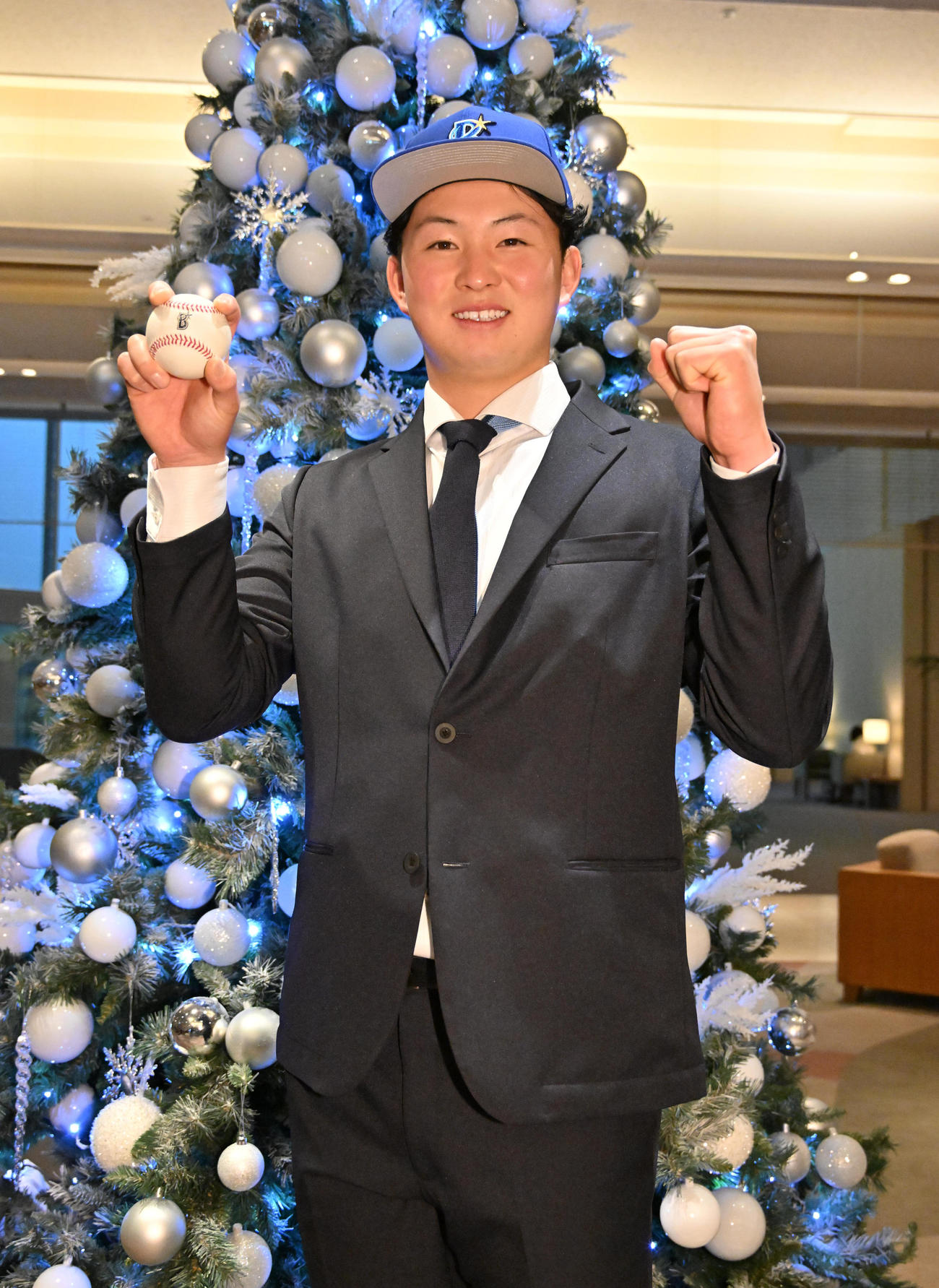 仮契約を終え笑顔を見せるDeNAドラフト1位・竹田（撮影・石井愛子）
