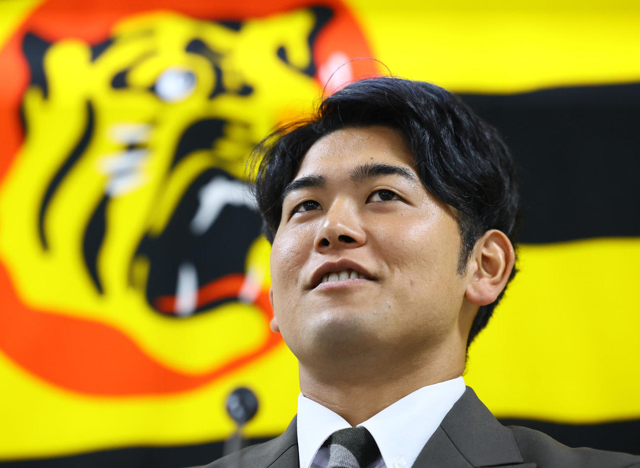 契約更改を終え、記者会見する阪神岡留（撮影・藤尾明華）