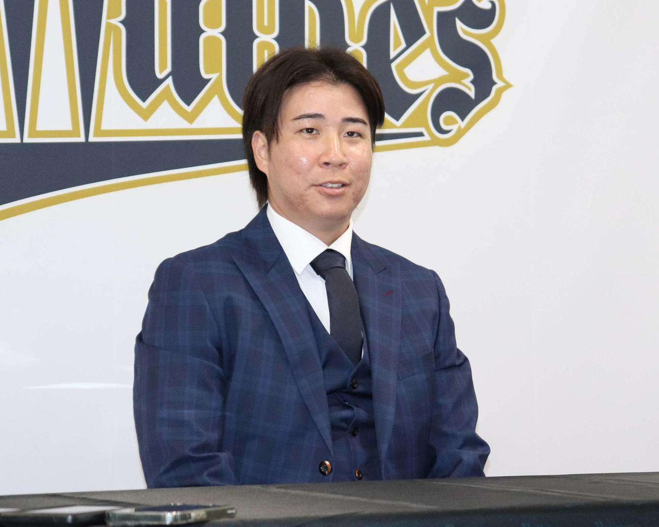 契約更改を終え、会見するオリックス山足（撮影・中島麗）