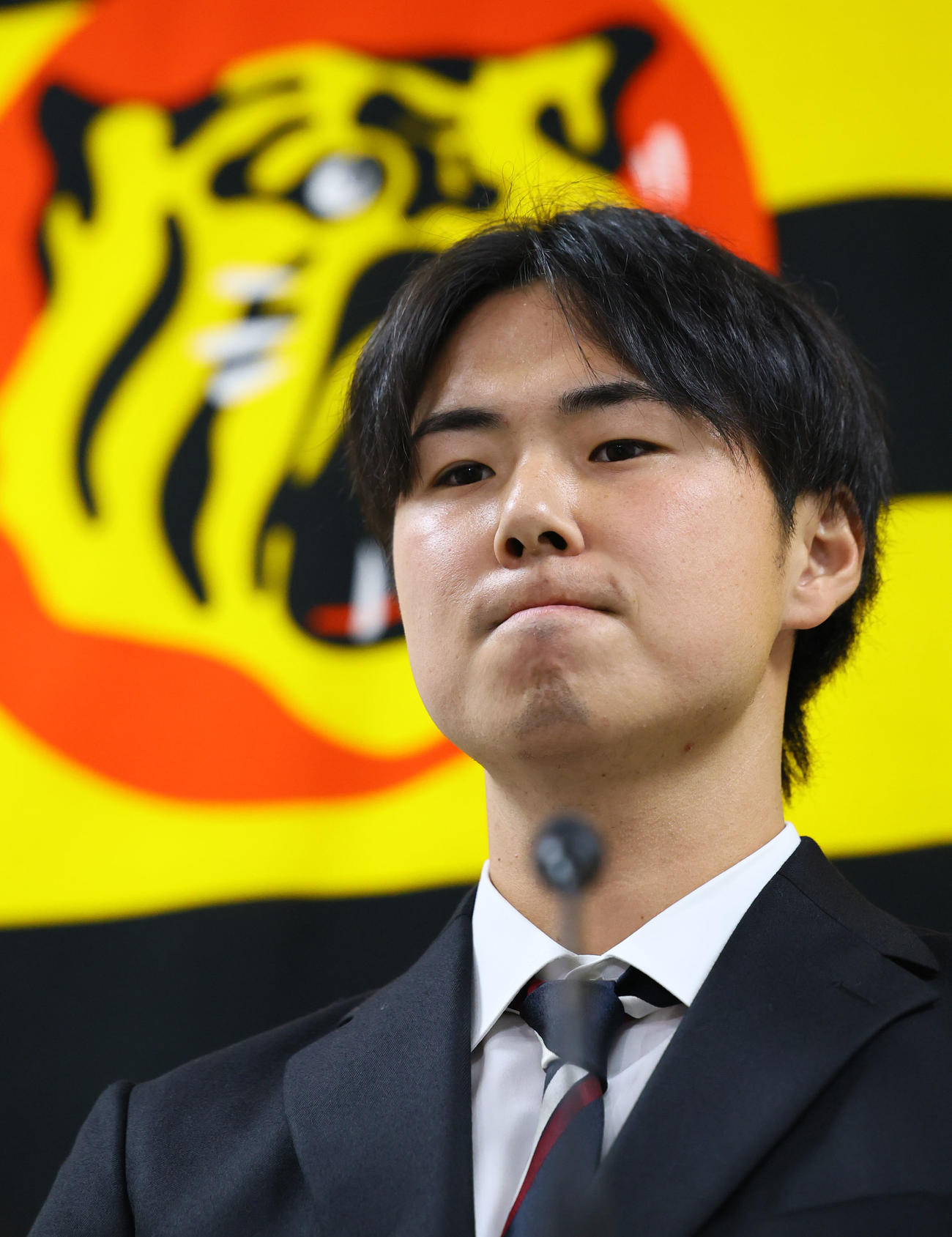 契約更改を終え、記者会見する阪神浜地（撮影・藤尾明華）