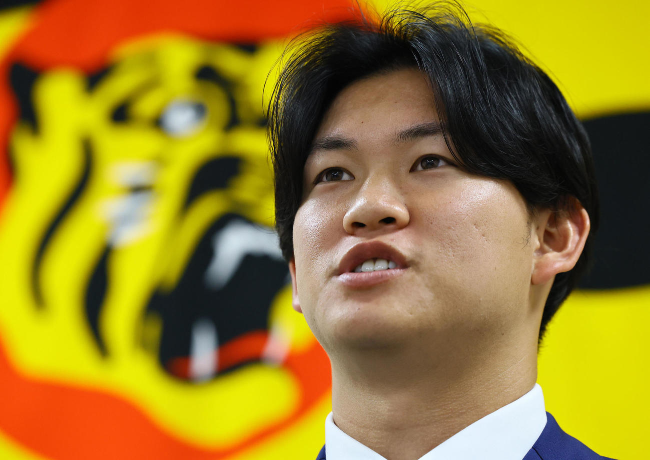 契約更改を終え、記者会見する阪神及川（撮影・藤尾明華）