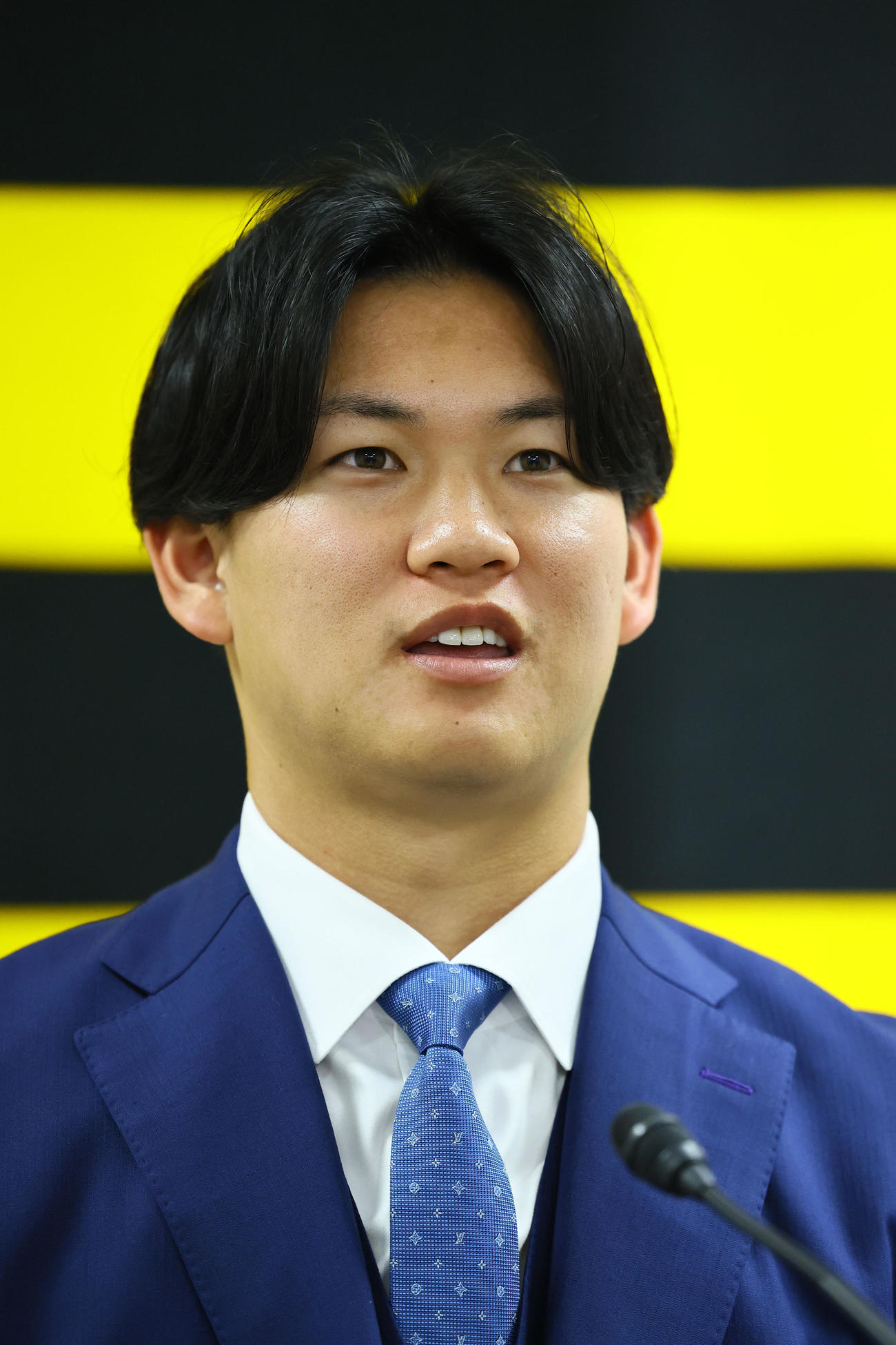 契約更改を終え、記者会見する阪神及川（撮影・藤尾明華）