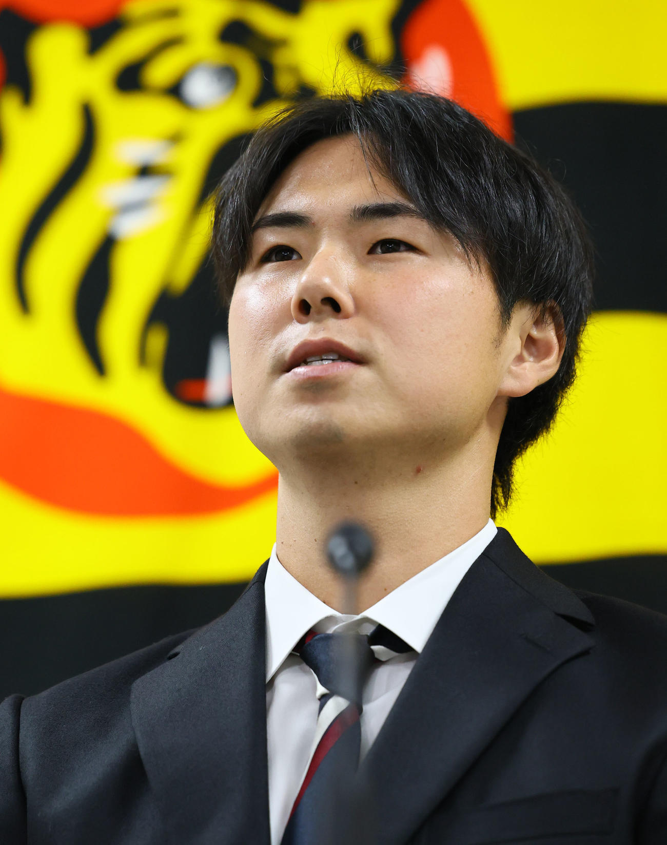 契約更改を終え、記者会見する阪神浜地（撮影・藤尾明華）