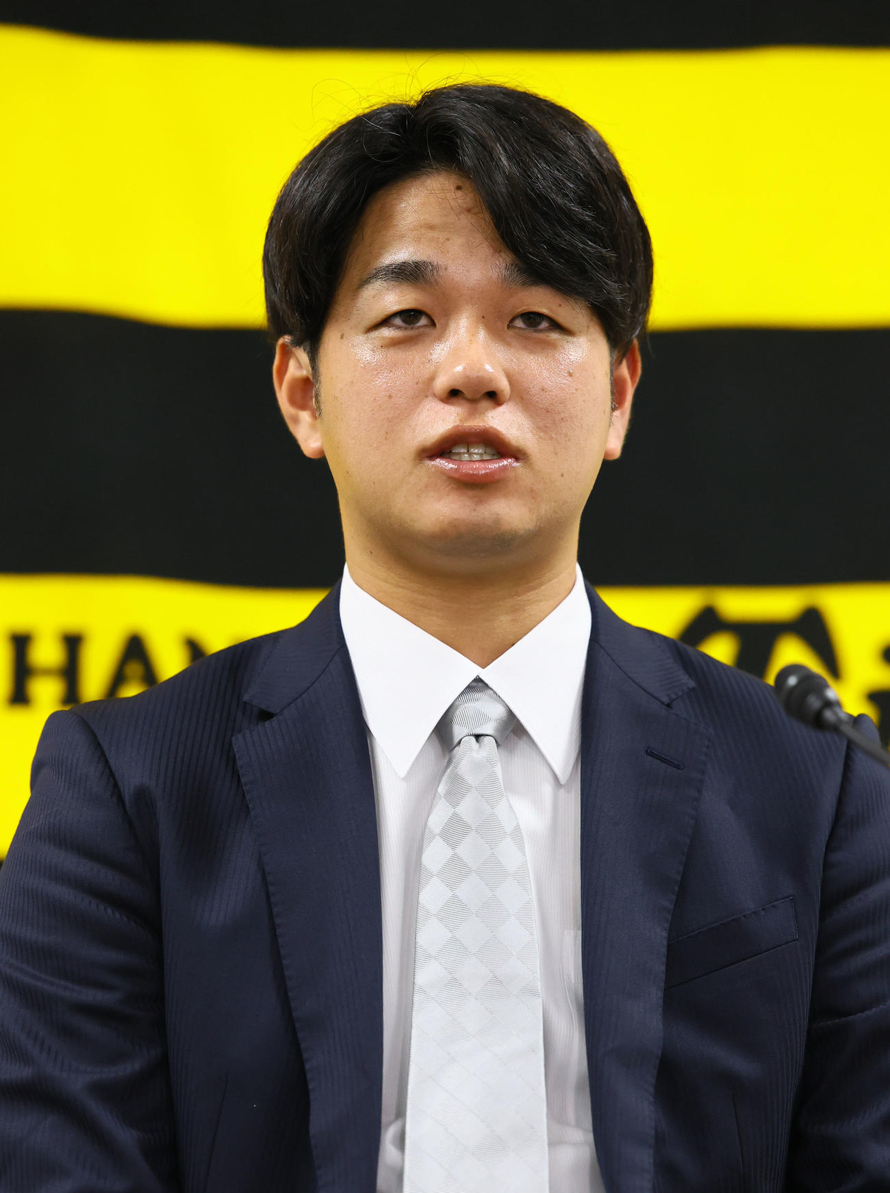 契約更改を終え、記者会見する阪神高橋（撮影・藤尾明華）