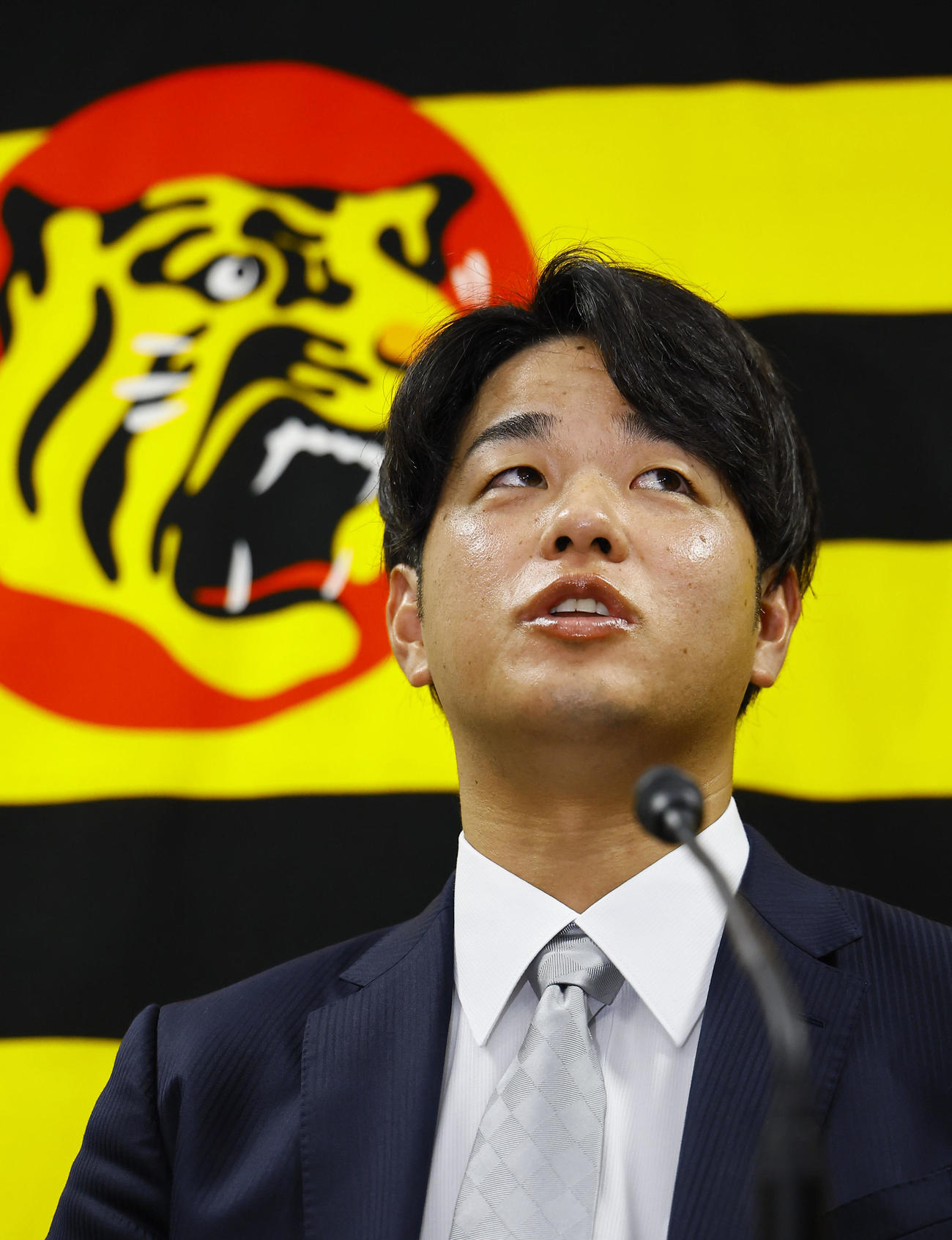 契約更改を終え、記者会見する阪神高橋（撮影・藤尾明華）