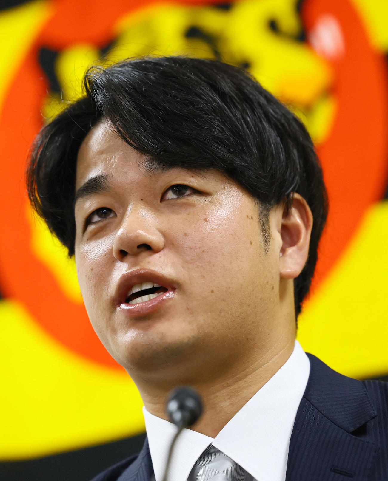 契約更改を終え、記者会見する阪神高橋（撮影・藤尾明華）
