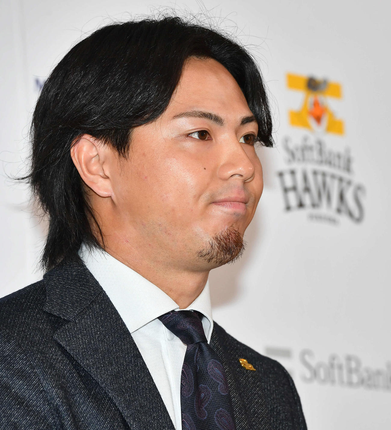 契約更改を終え、会見を行う佐藤直（撮影・岩下翔太）