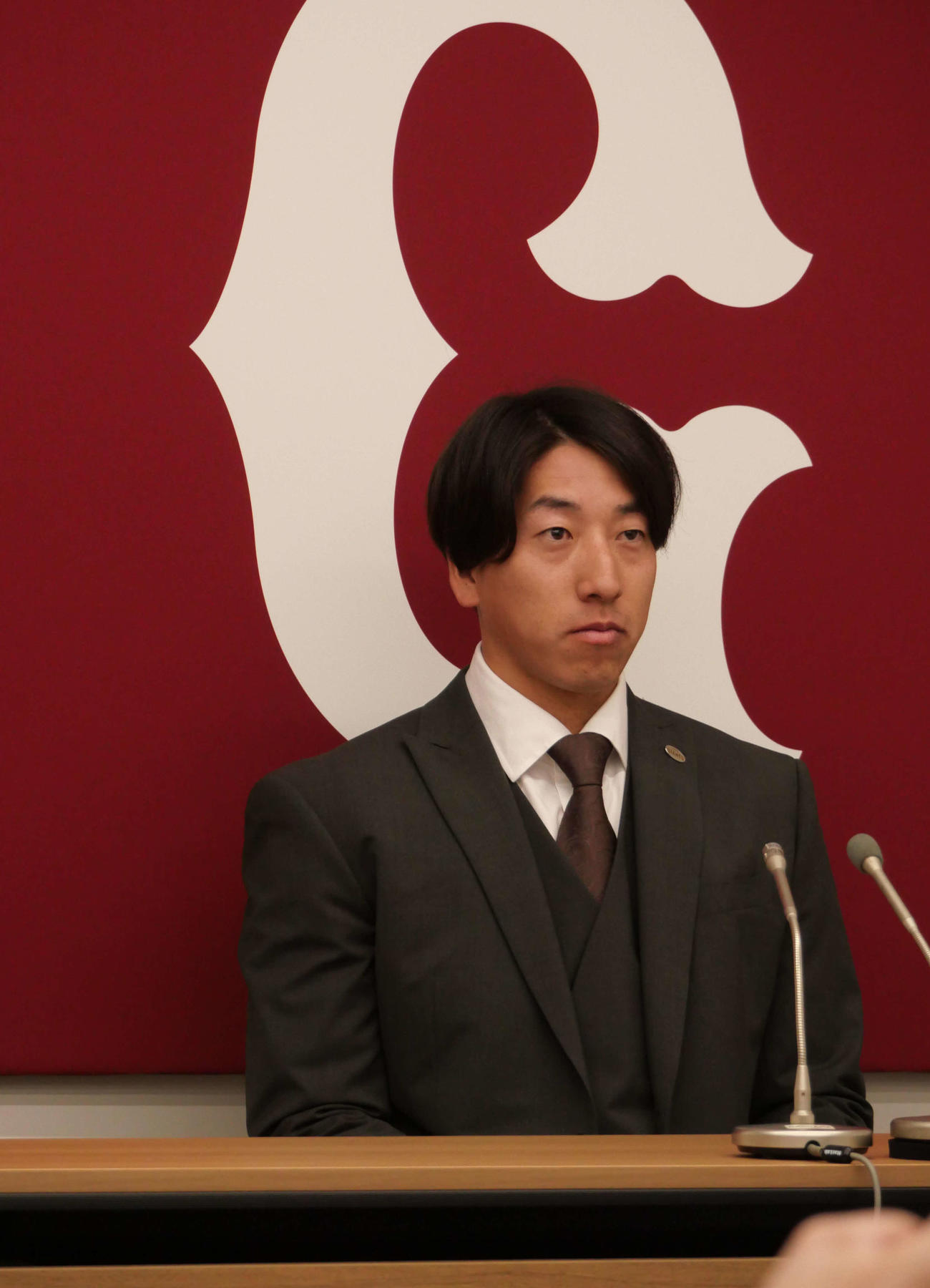 契約更改交渉後、会見をする巨人大勢（撮影・上田悠太）