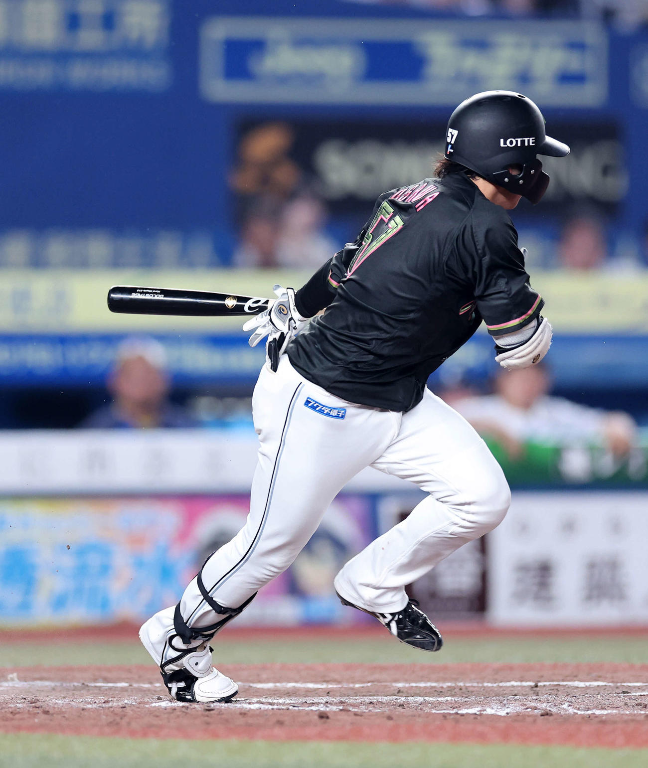 ロッテ対西武　9回裏ロッテ2死満塁、小川はスクイズを決めサヨナラ（2024年7月30日撮影）