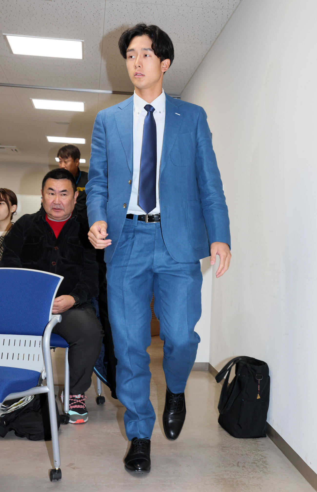 契約更改を終えた小幡（撮影・加藤哉）