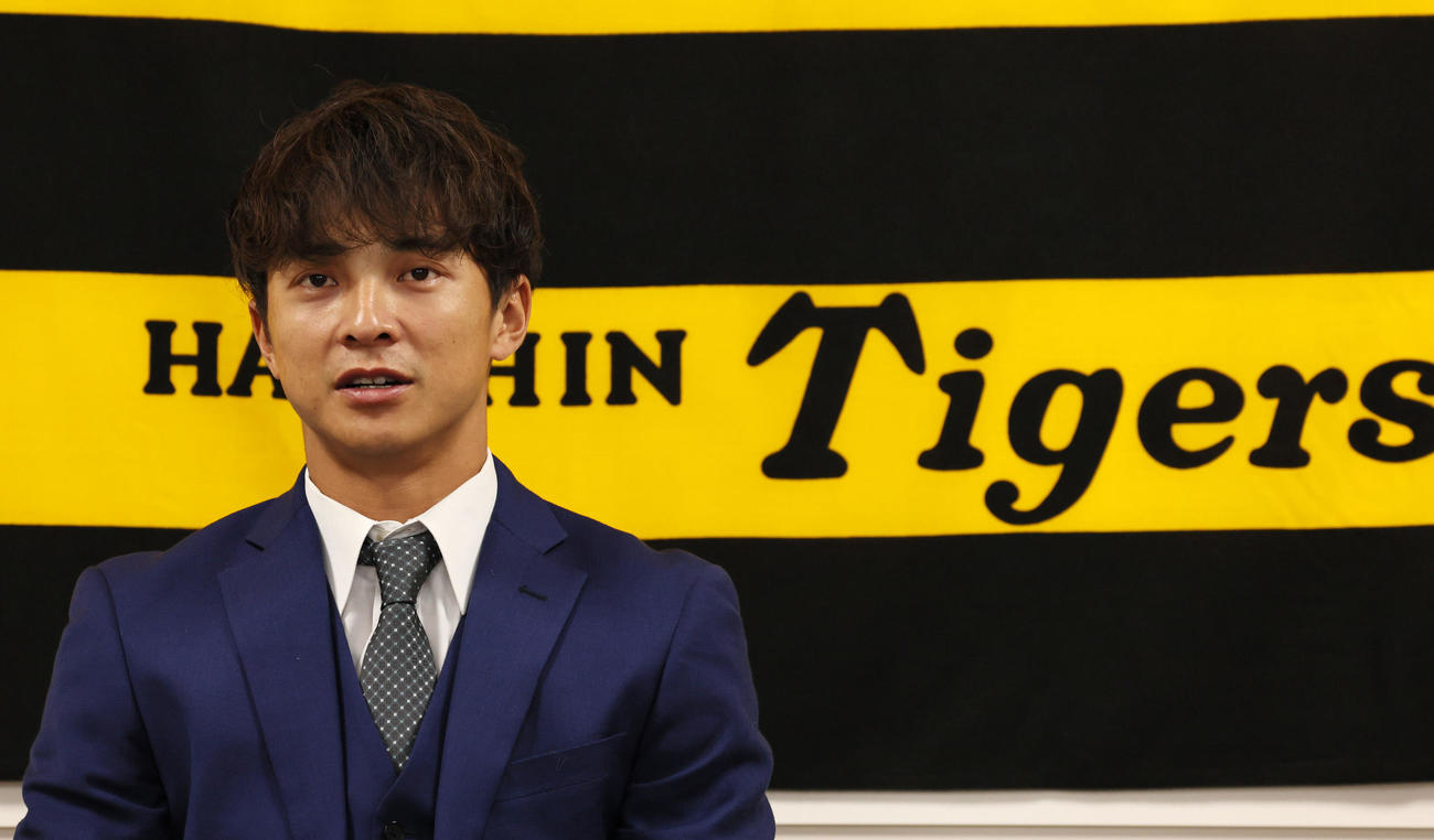 契約更改を終え会見する熊谷（撮影・加藤哉）