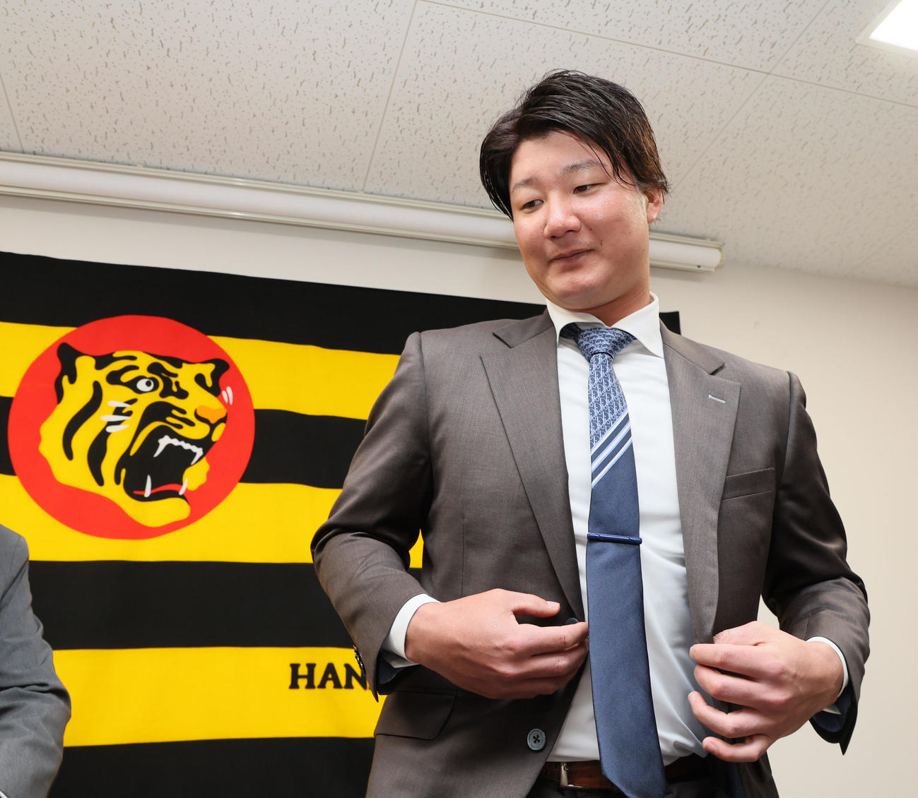 契約更改を終え会見した渡辺（撮影・加藤哉）