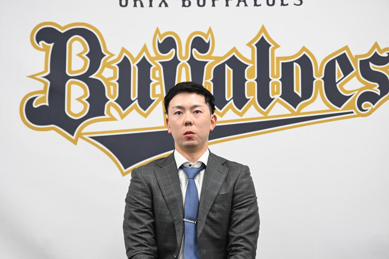 契約更改を終え会見するオリックス本田（撮影・和賀正仁）