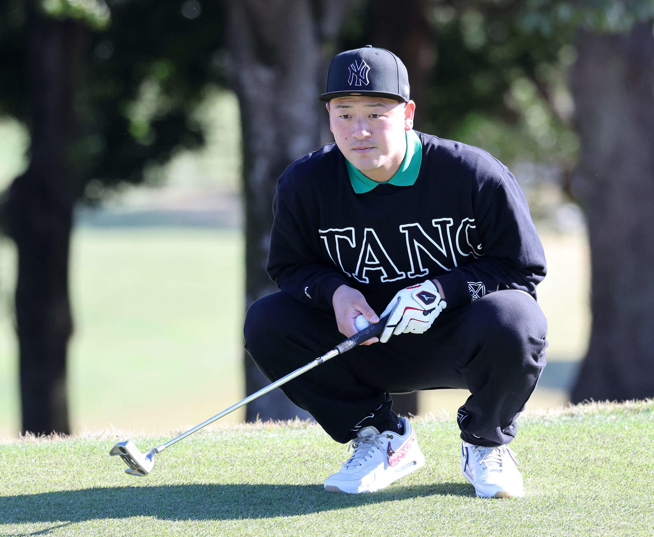 巨人軍納会ゴルフコンペに参加した巨人岸田（撮影・鈴木正人）