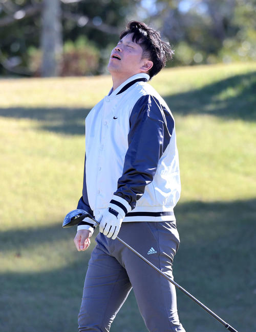 巨人軍納会ゴルフコンペに参加した巨人大城（撮影・鈴木正人）