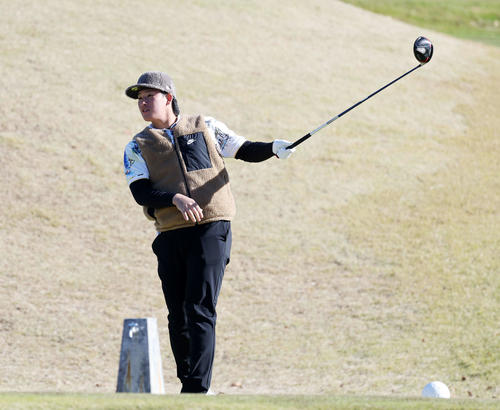 巨人軍納会ゴルフコンペに参加した巨人増田（撮影・鈴木正人）