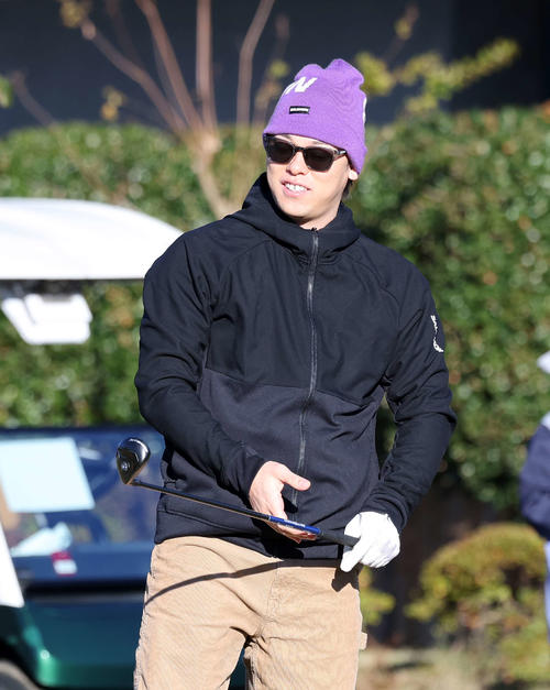 巨人軍納会ゴルフコンペに参加した巨人高梨（撮影・鈴木正人）