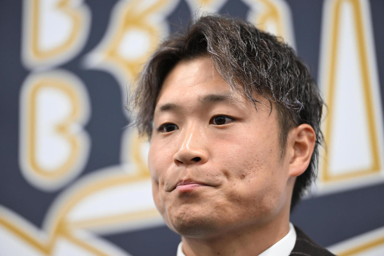 契約更改を終え、来季に向けて話をするオリックス阿部（撮影・和賀正仁）
