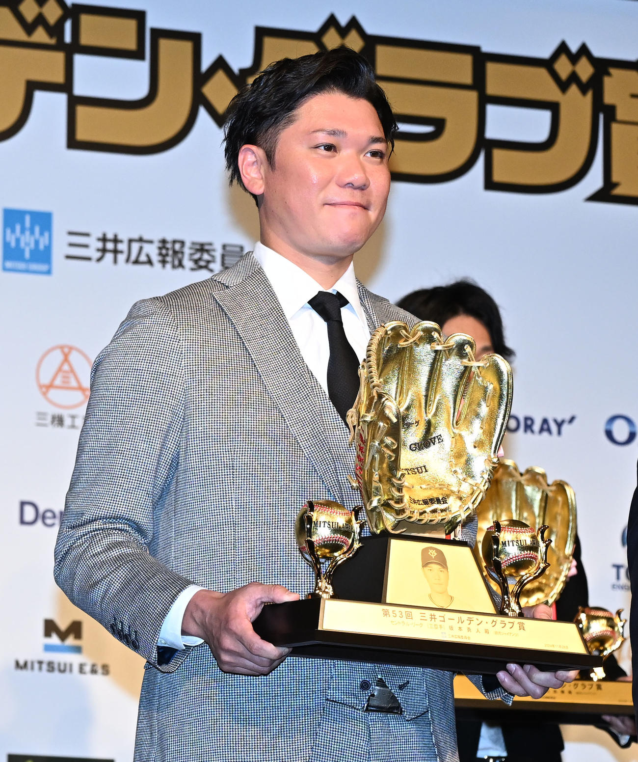 ゴールデン・グラブ賞を受賞した巨人坂本（撮影・千葉一成）