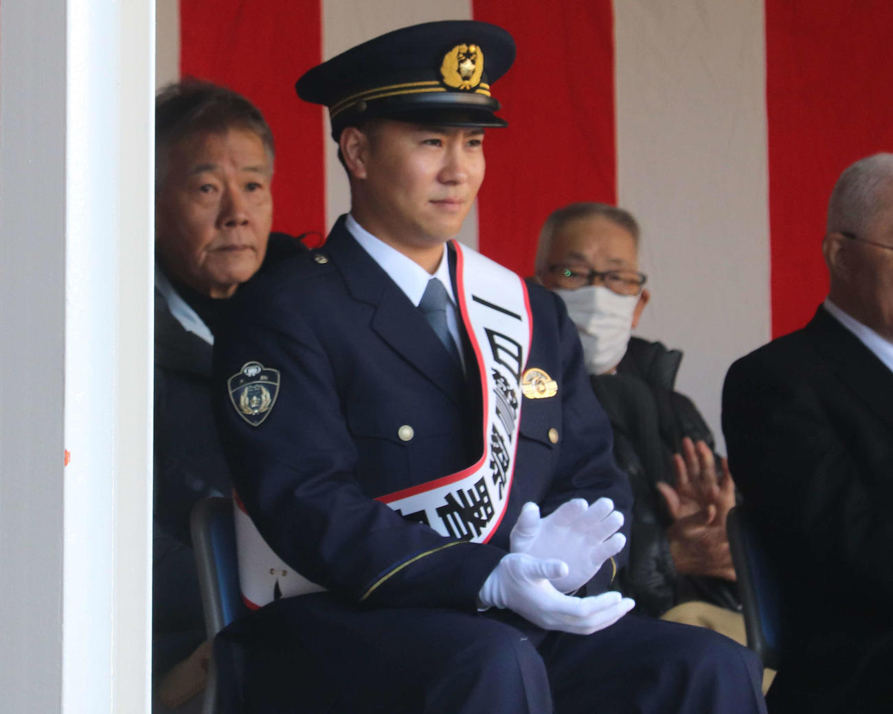 港警察署の一日警察署長を務めた、オリックス古田島（撮影・中島麗）